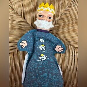 Vintage Ideal 1977 King Friday Puppet Mr Rogers Neighborhood Collectible